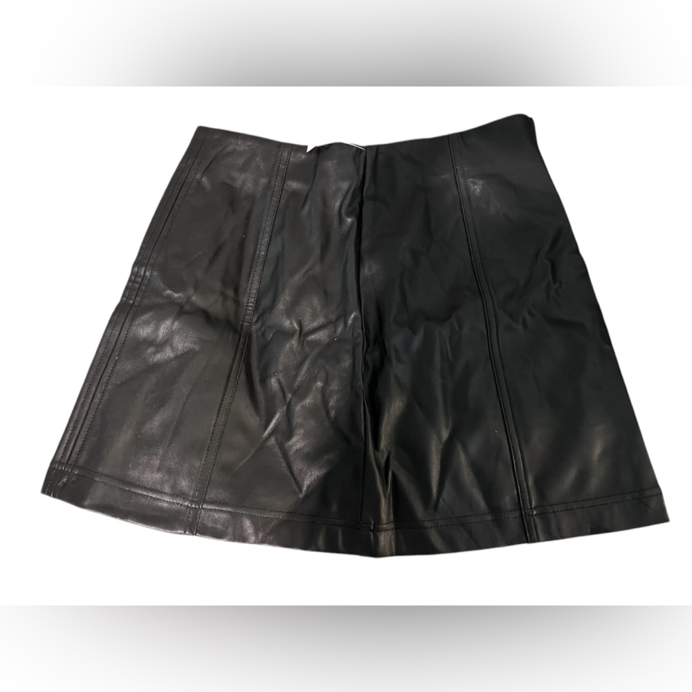 No Boundaries‎ skirt